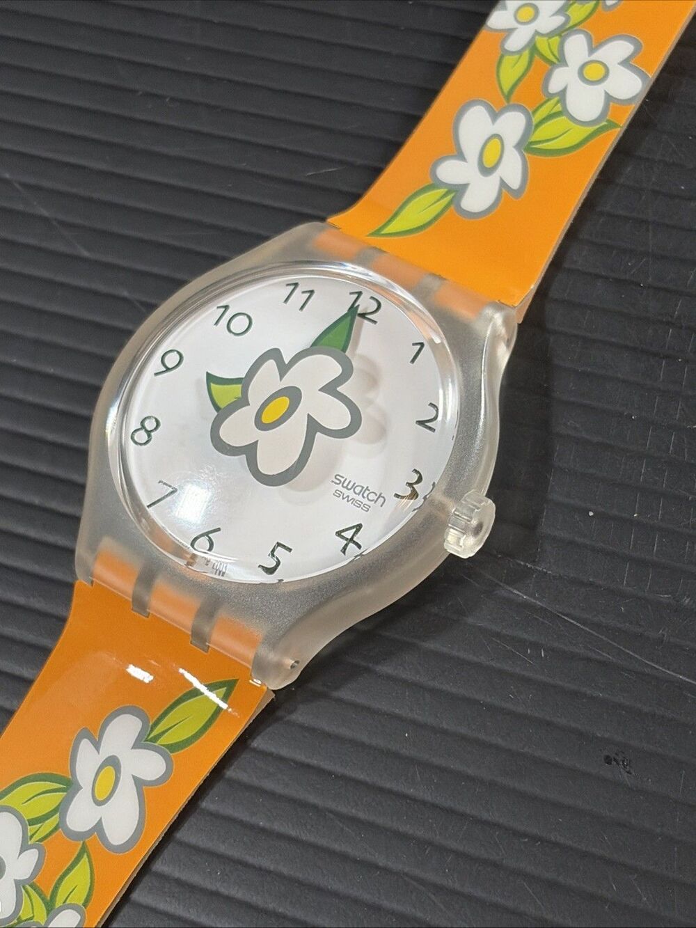 Swatch Newgent X-LARGE Model 2004 Model Daisy Daze Item Number SUDK110